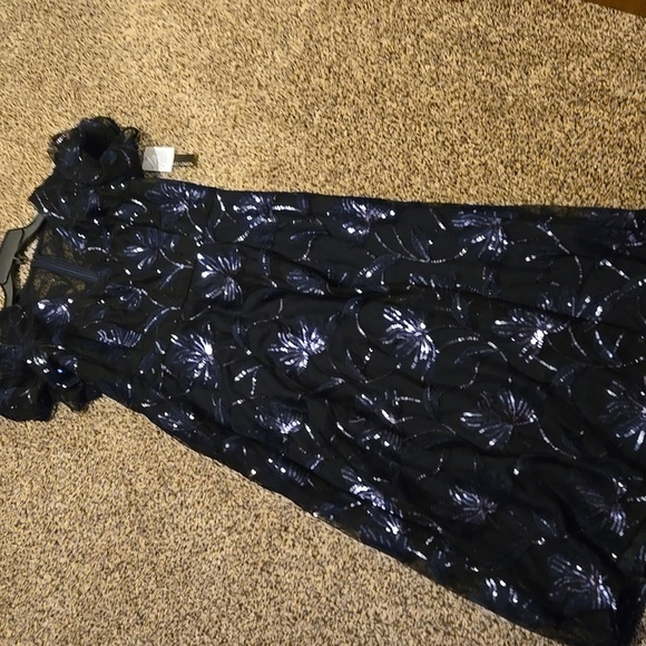 NWT Maggie London Flutter Sleeve Sequined Dress Size 12 - Picture 1 of 16